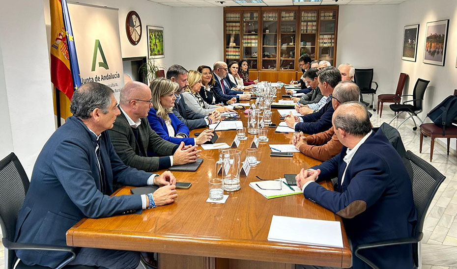 
			      Celebración de la Mesa de Interlocución Agraria, presidida por Carmen Crespo.			    
			  